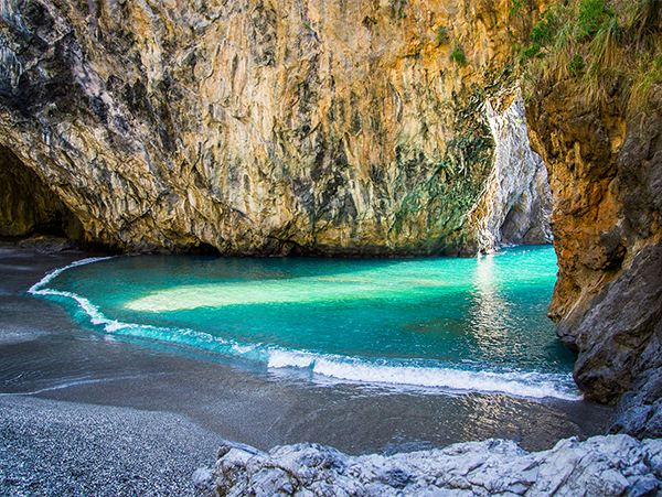Come raggiungere Nicola Arcella dall’Aeroporto di Lamezia Terme in taxi
