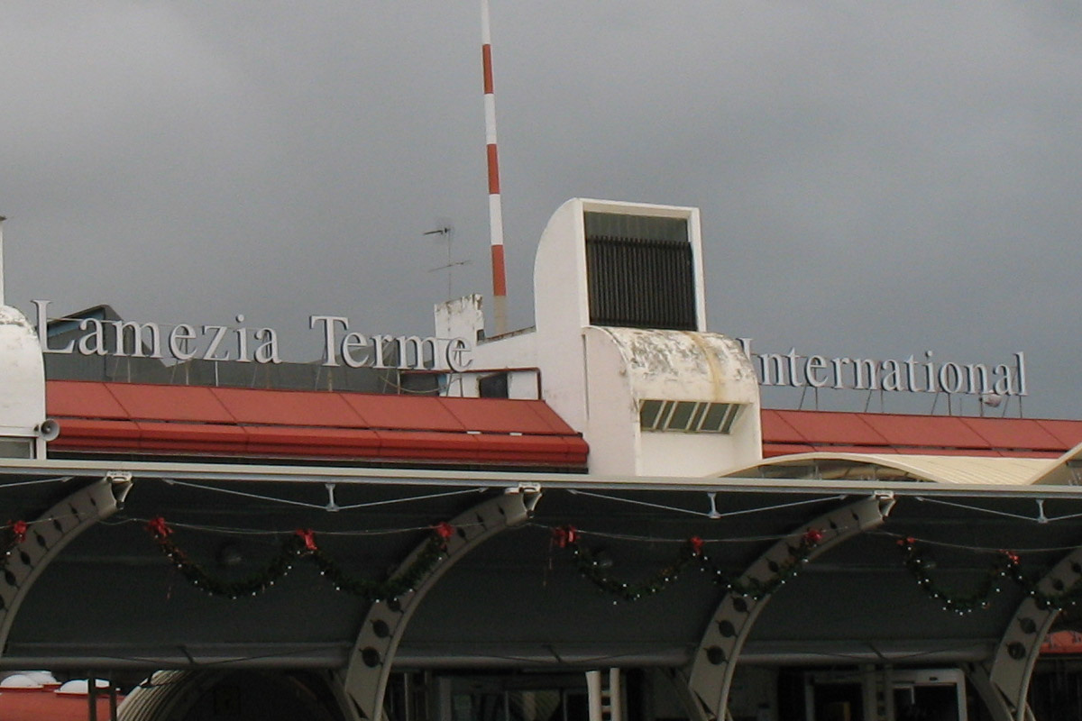 harina temor tira Taxi Lamezia Terme Aeroporto o Stazione centrale dei treni